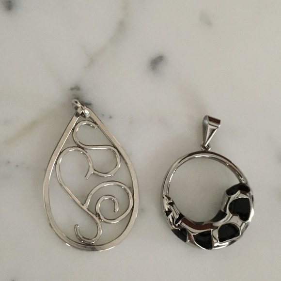 Set of 2 Vintage Silver Pendants - Picture 4 of 4